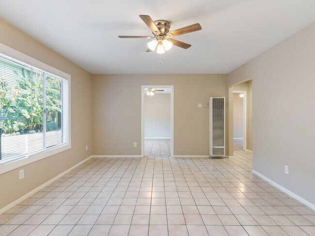 Interior Photo - 1050 Gaviota Avenue