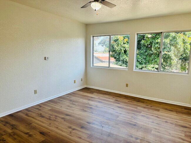 Building Photo - 5847 Gaviota Ave