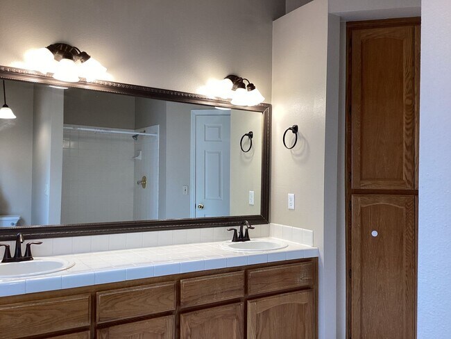 Building Photo - 9615 N Buttonwood Ct