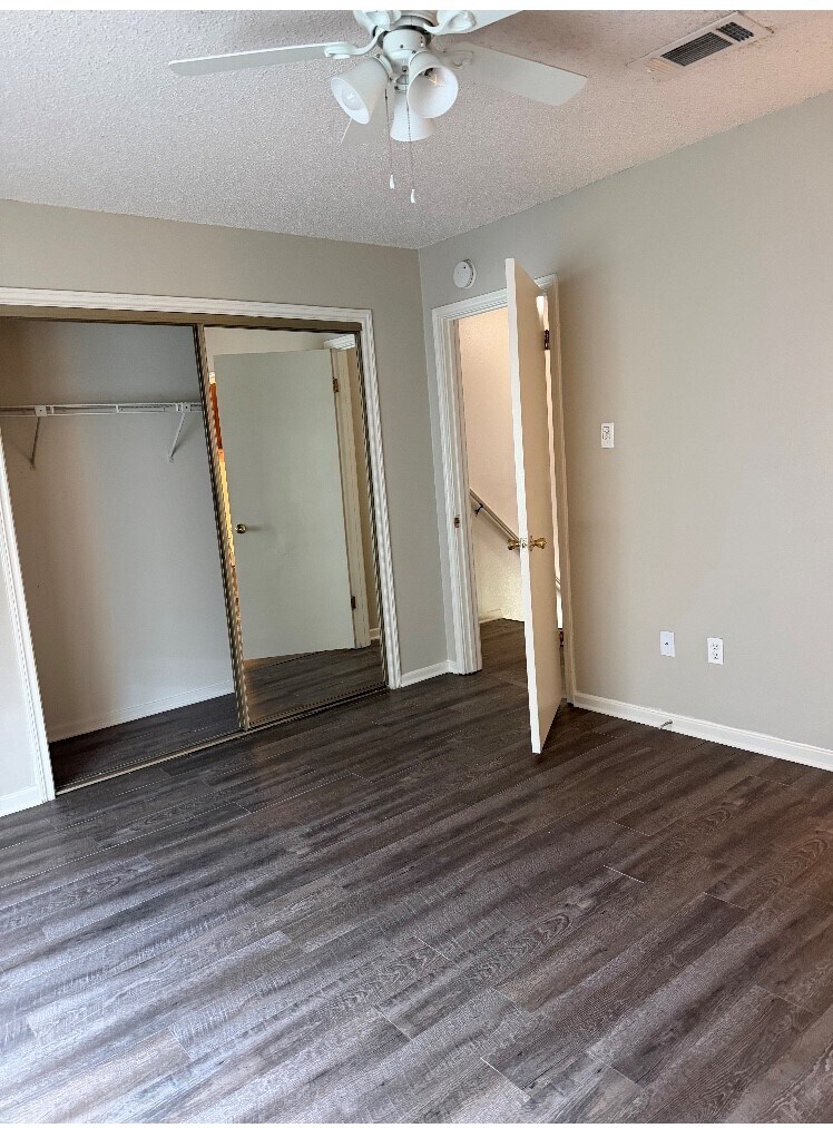 Building Photo - 8911 GSRI Ave