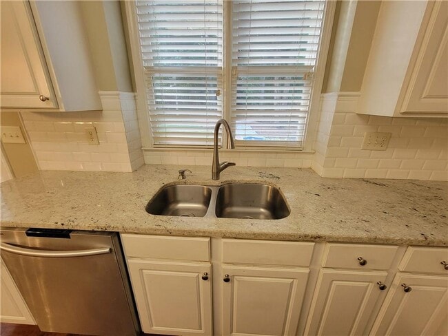 Building Photo - 392 Hickory Haven Terrace