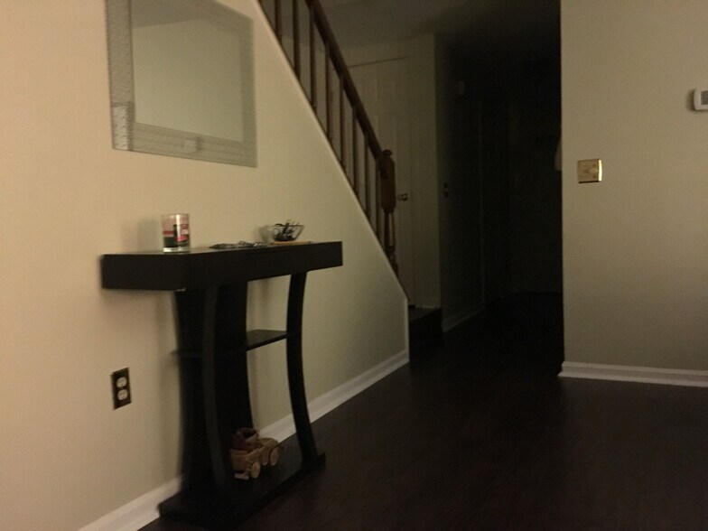 Building Photo - 2039-I Raleigh Rd