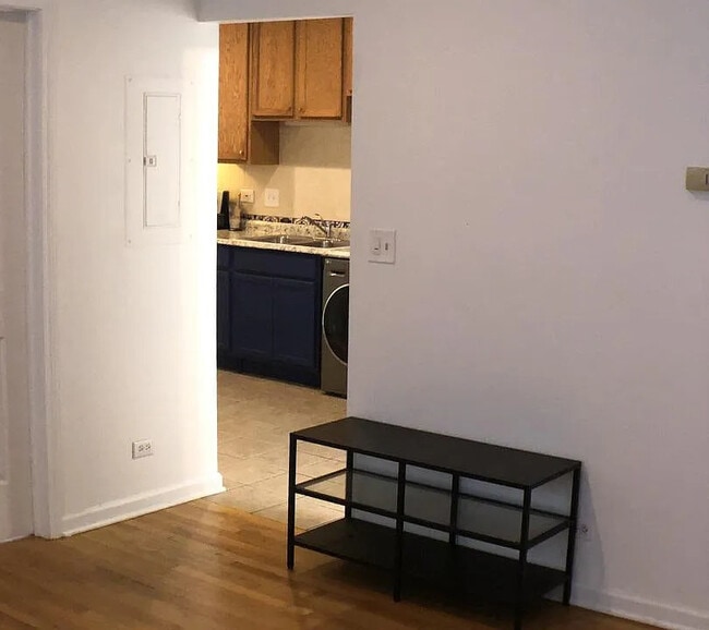 Building Photo - 3906 W Belmont Ave