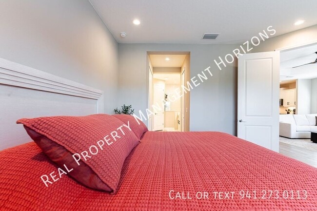 Building Photo - 2321 Blue Mahoe Ln