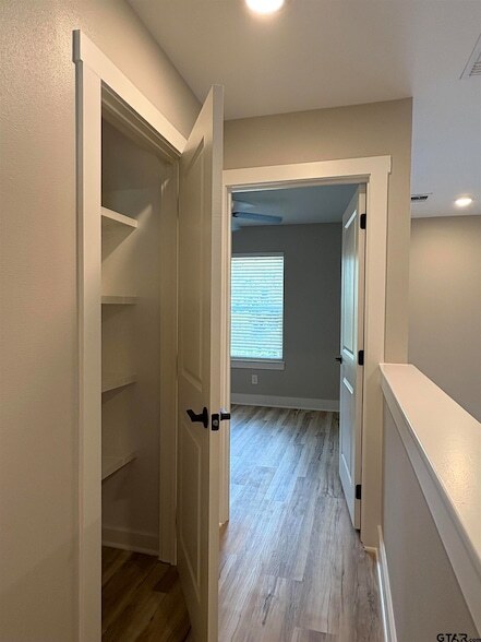 Building Photo - 305 Post Oak Dr