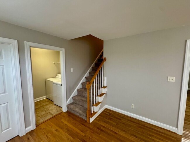 Building Photo - 5 minutes to White Oak!