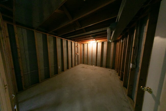 Building Photo - 618 Chaucer Ln