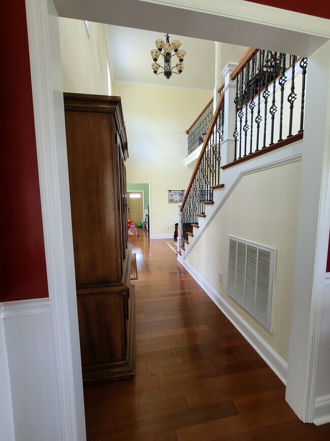 Building Photo - 195 Tennis Ranch Rd