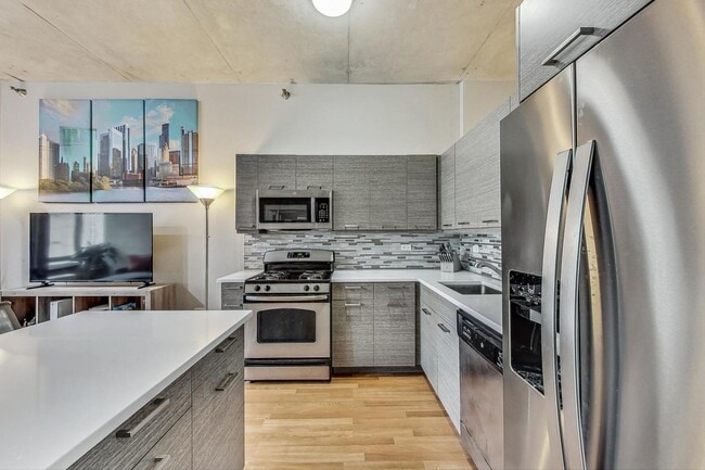 Building Photo - 235 W Van Buren St