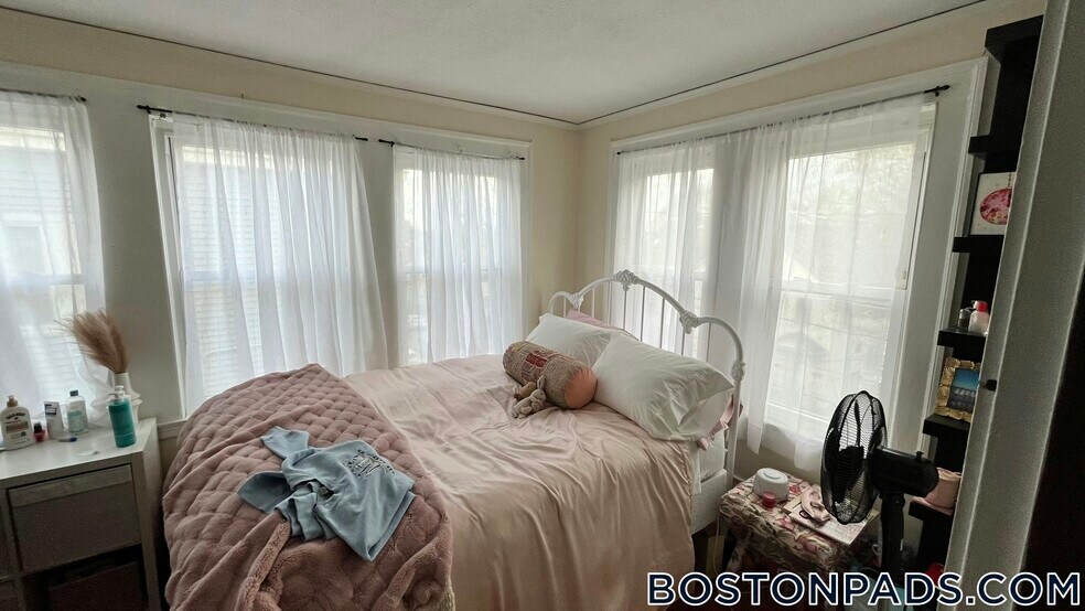 Building Photo - 58 Brock St