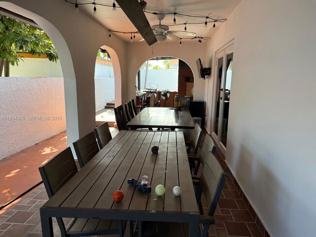 Building Photo - 2430 SW 22nd Terrace