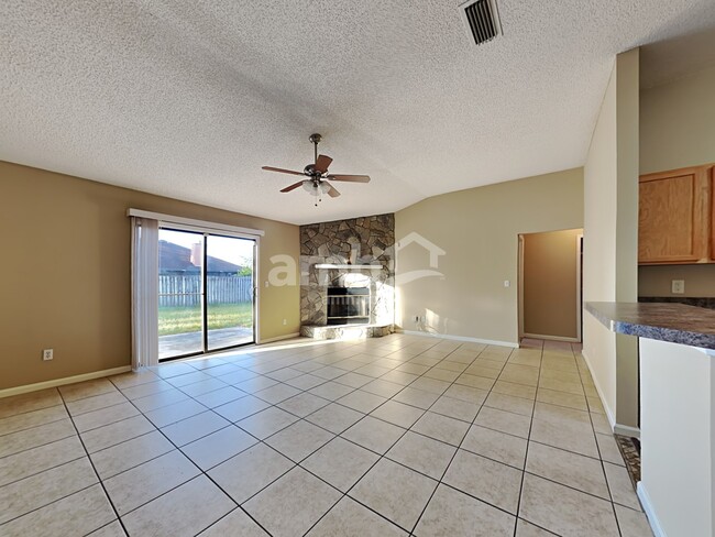 Building Photo - 3753 Woodbriar Dr