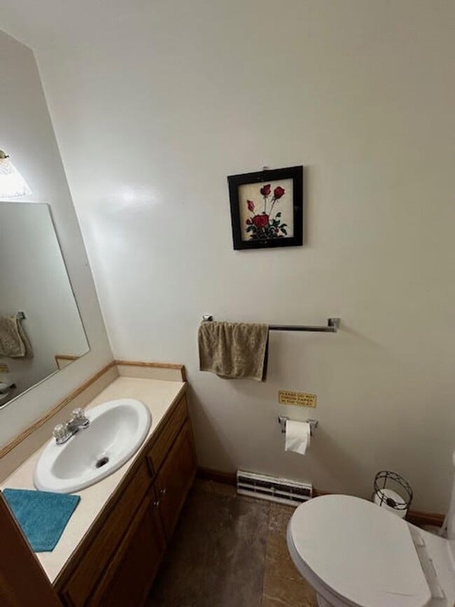 Building Photo - 3 Bedroom 1.5 Bathroom Available in Lancaster