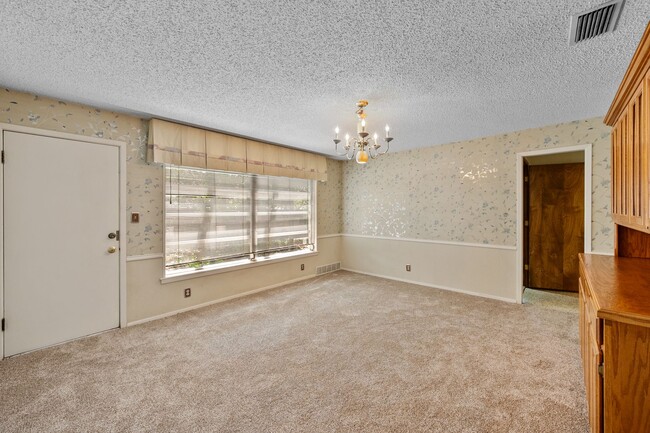 Building Photo - 1204 Park Lane