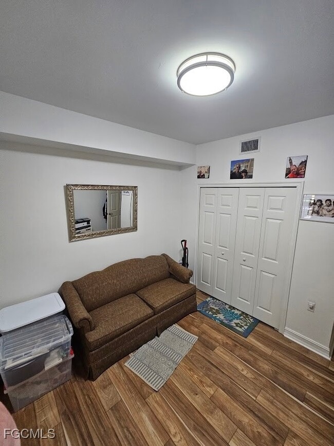 Building Photo - 10720 Ravenna Way