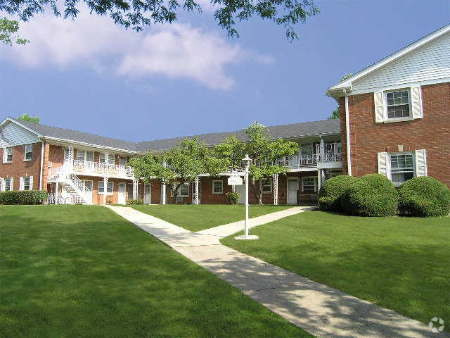 Colonial Gardens - 5508 S Madison St Hinsdale IL 60521 | Apartment Finder
