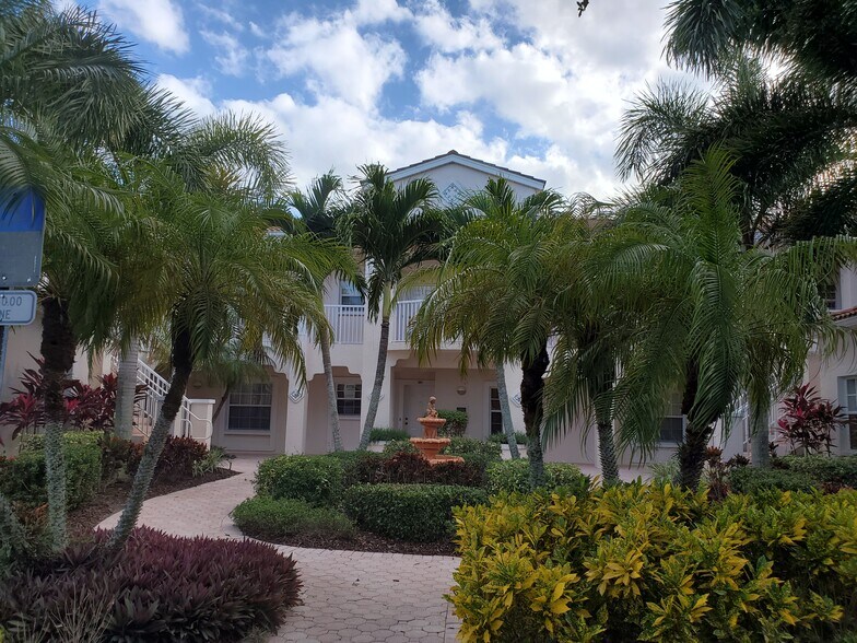 Building Photo - 4212 Central Sarasota Pky