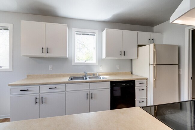 Building Photo - 236 N Fair Oaks Ave