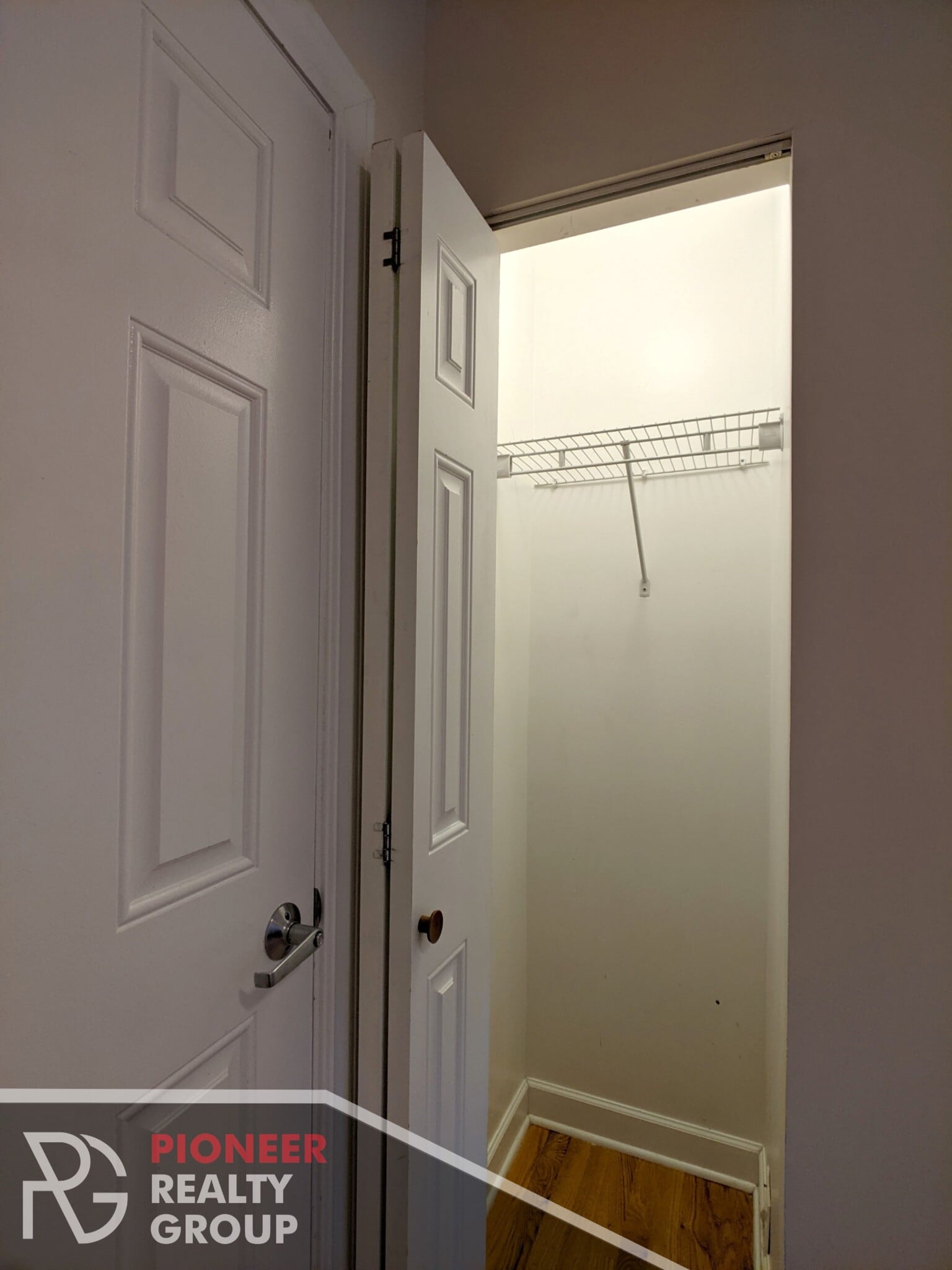 Building Photo - 3240 N Clifton Ave