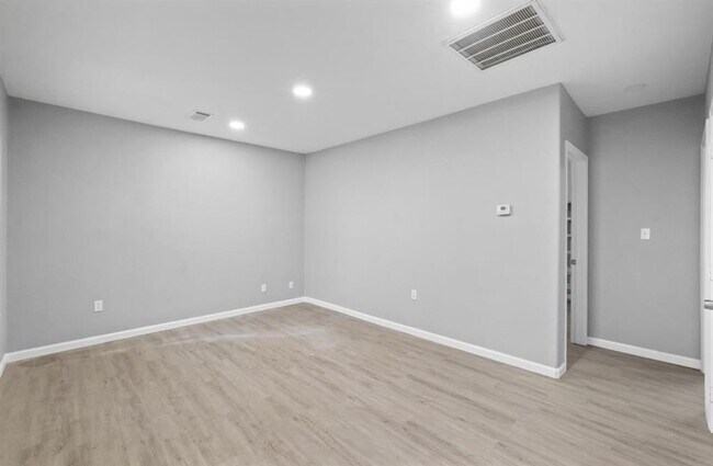 Building Photo - 1301 Roosevelt St