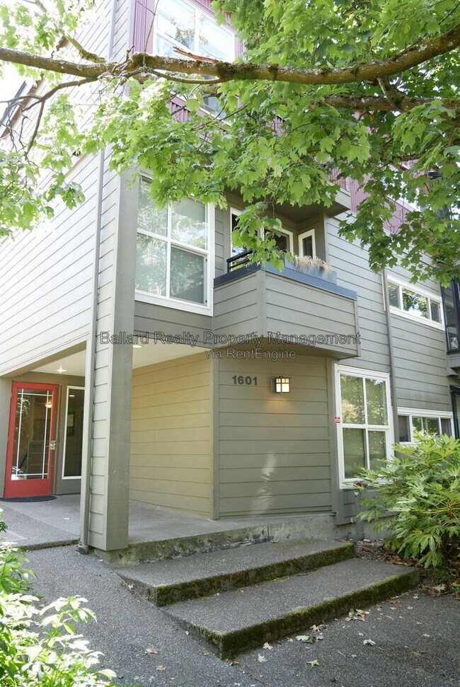 Building Photo - 1601 E Columbia St