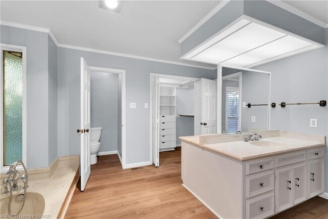 Building Photo - 2411 S 46th St