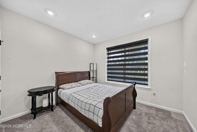 Building Photo - 319 Tulip Ct