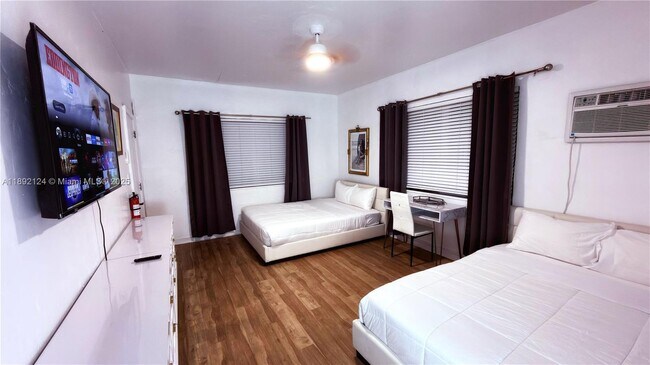 Building Photo - 545 Michigan Ave