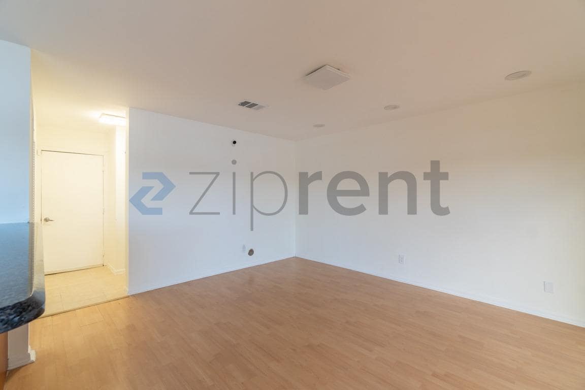 Building Photo - Unit