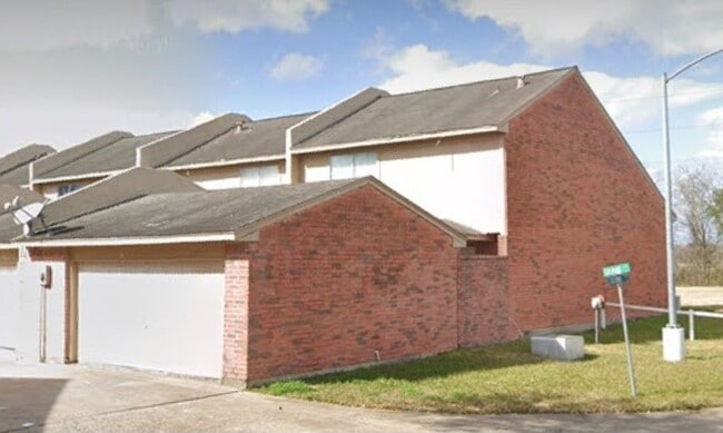 Building Photo - 3002 Gilmar Dr