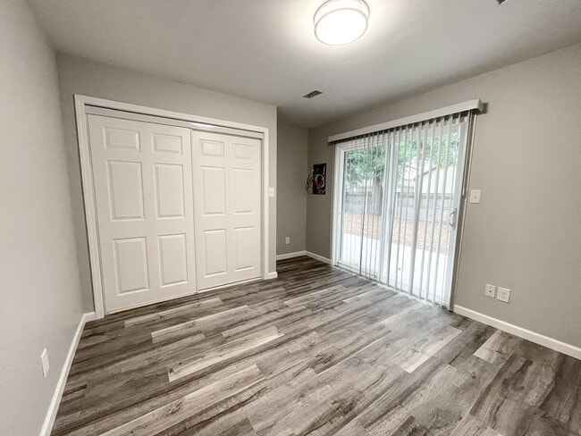 Building Photo - 1268 E Dawn Dr