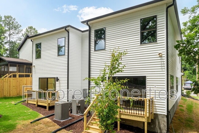 Building Photo - 1406 Gearwood Ave