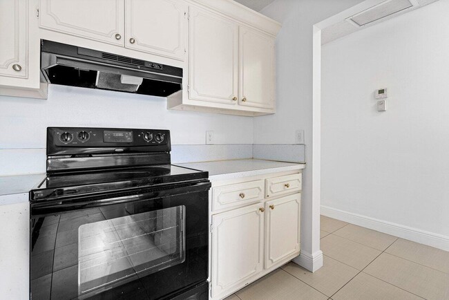 Building Photo - 1021 Flame Vine Ave