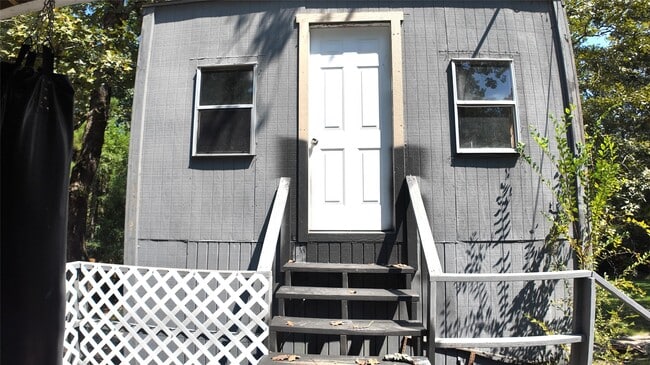 Building Photo - 251 Oakdale Dr