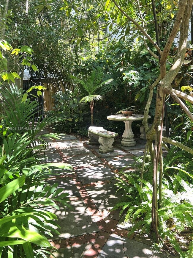 Building Photo - 814 Michigan Ave