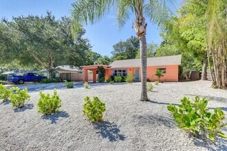Building Photo - Charming 3/2 Available Now! Furnished or U...