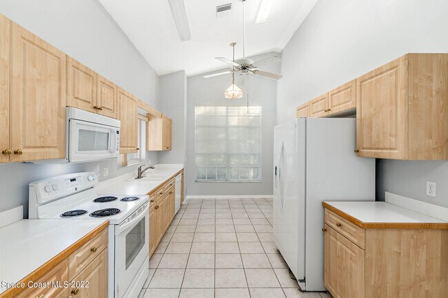 Building Photo - 2187 Hedgerow Dr