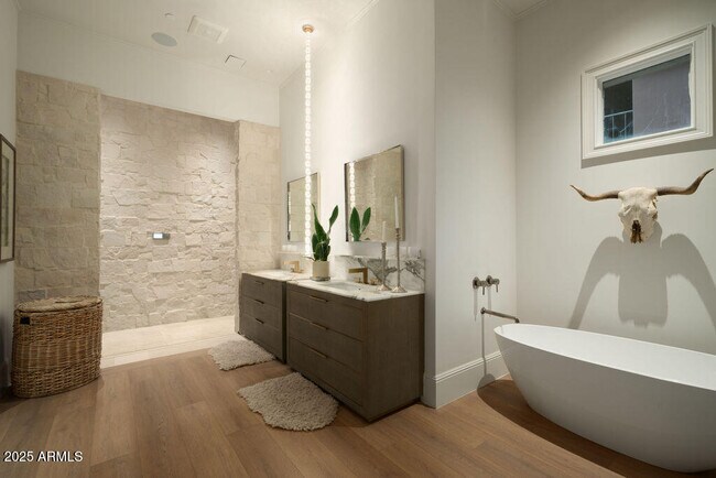 Building Photo - 50 W Palm Ln