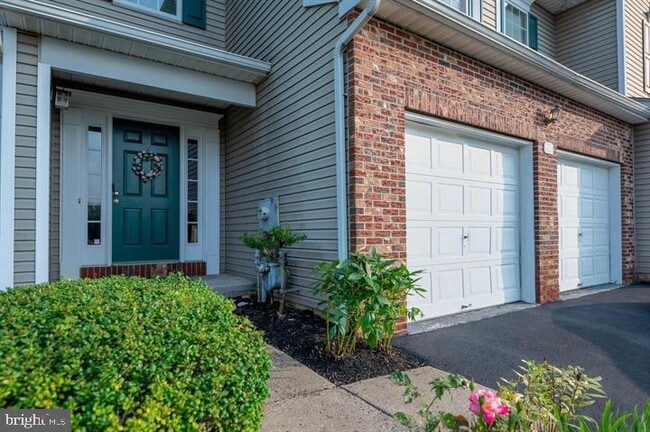 Building Photo - 908 Holly Ct