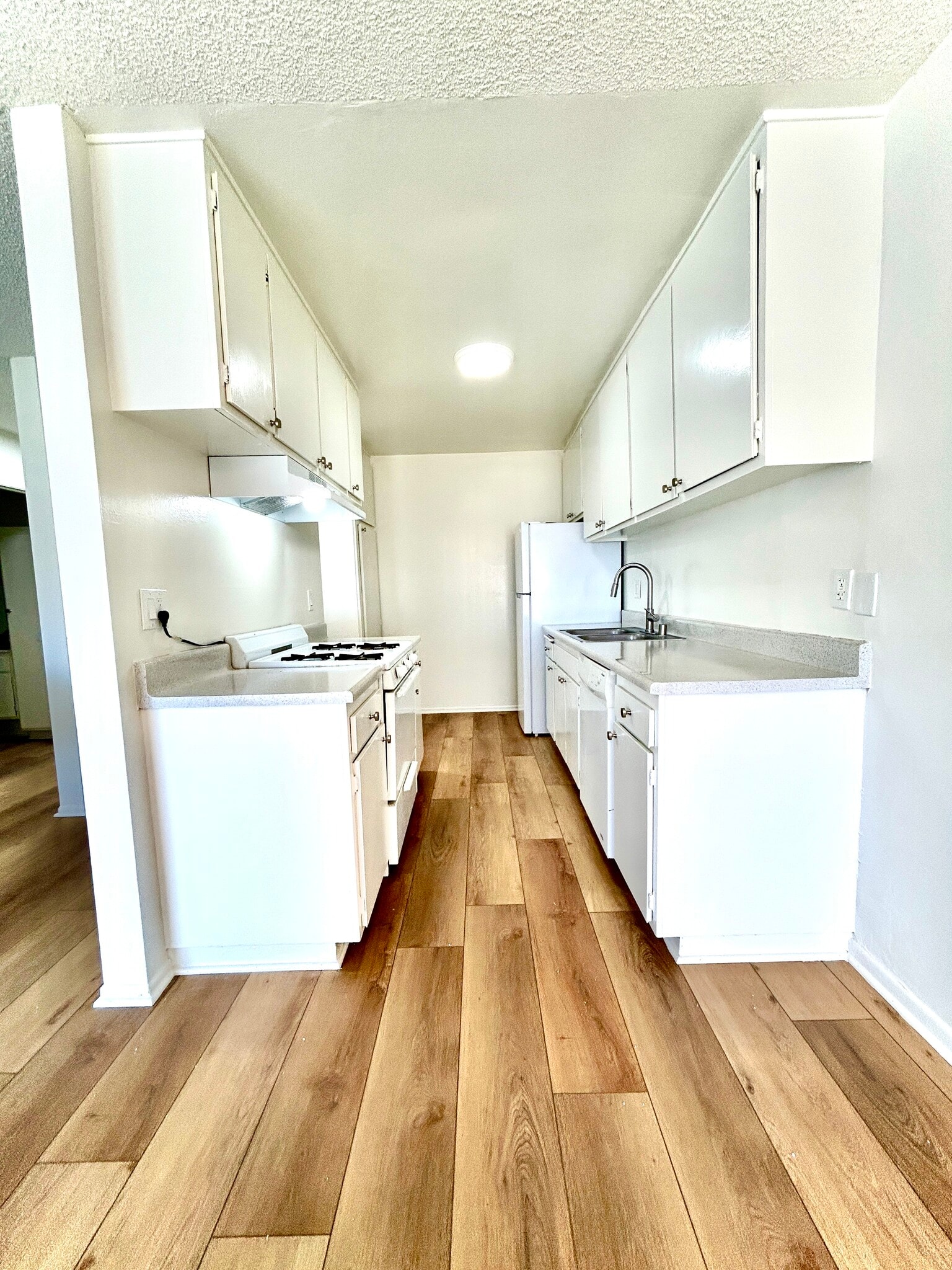 Building Photo - 14033 Burbank Blvd