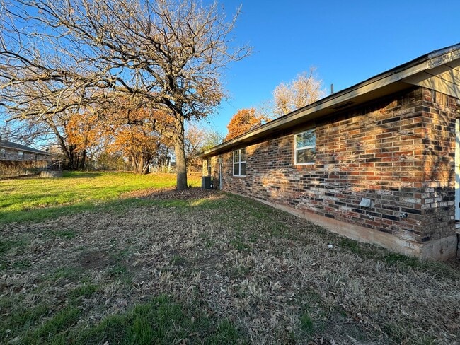 Building Photo - Charming home in North Edmond + 2 bedrooms