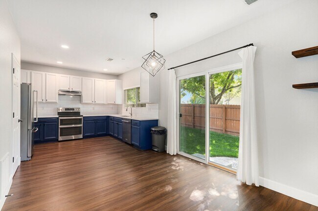 Building Photo - Beautiful 4bed/3bath Home in Marina Point