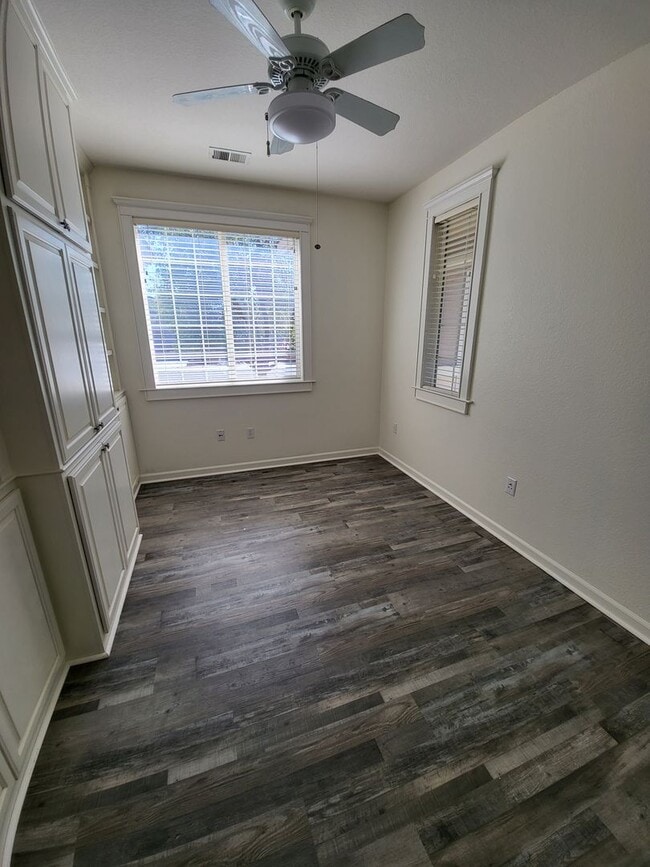 Building Photo - 396 Royal Troon Dr