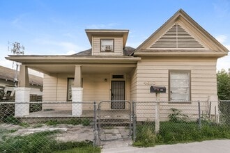 Building Photo - 4610 Schroeder St