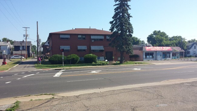 Building Photo - 3117 Tuscarawas St W