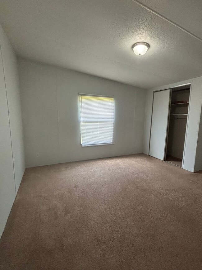 Building Photo - Wedgefield Community