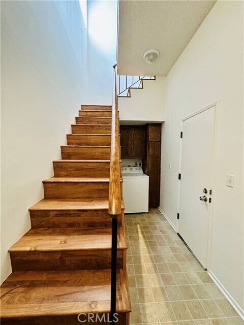 Building Photo - 28 20th Ct