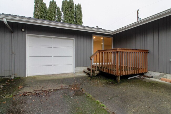 Building Photo - Midvale