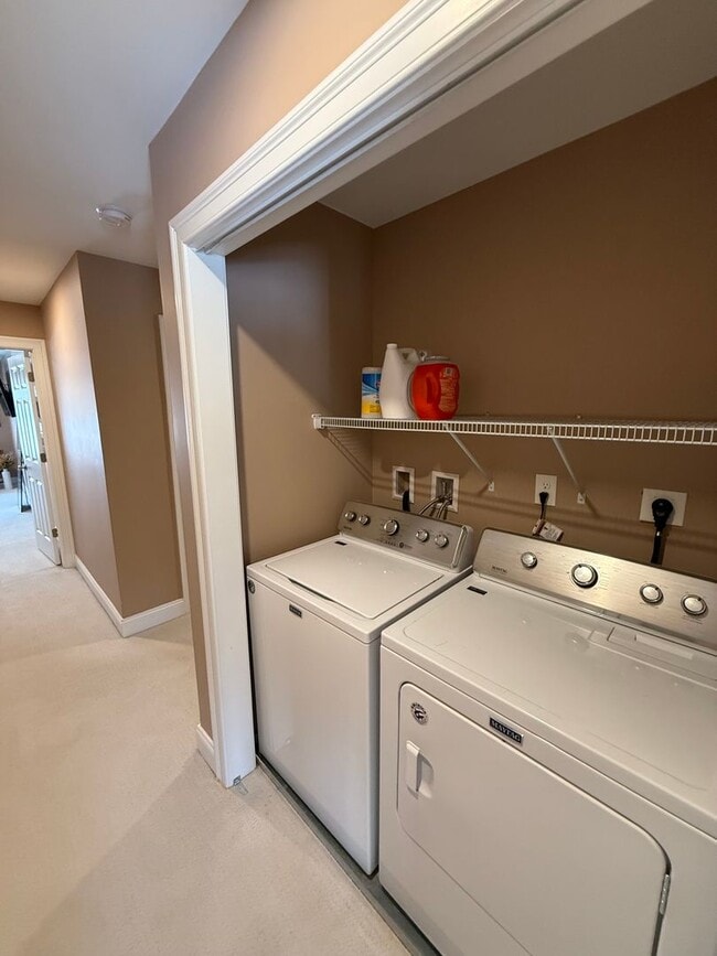 Building Photo - Luxury Duplex