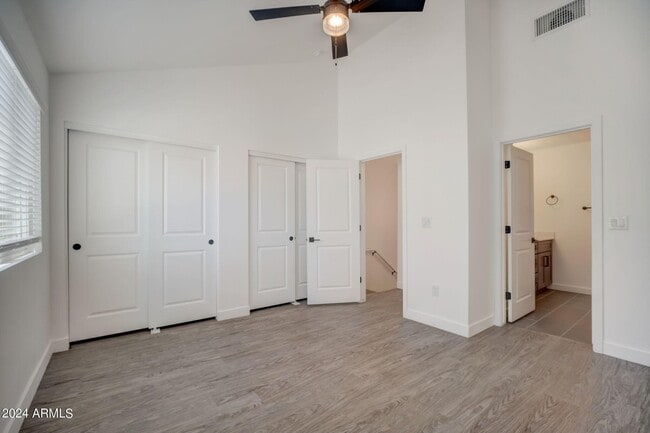 Building Photo - 3725 E Earll Dr